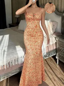 Women's Ditsy Floral Fitted Dress | Chic Casual Style | Perfect for Summer Outings & Dates