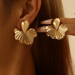 Gold earrings retro light luxury niche design sense fashion versatile temperament stud earrings