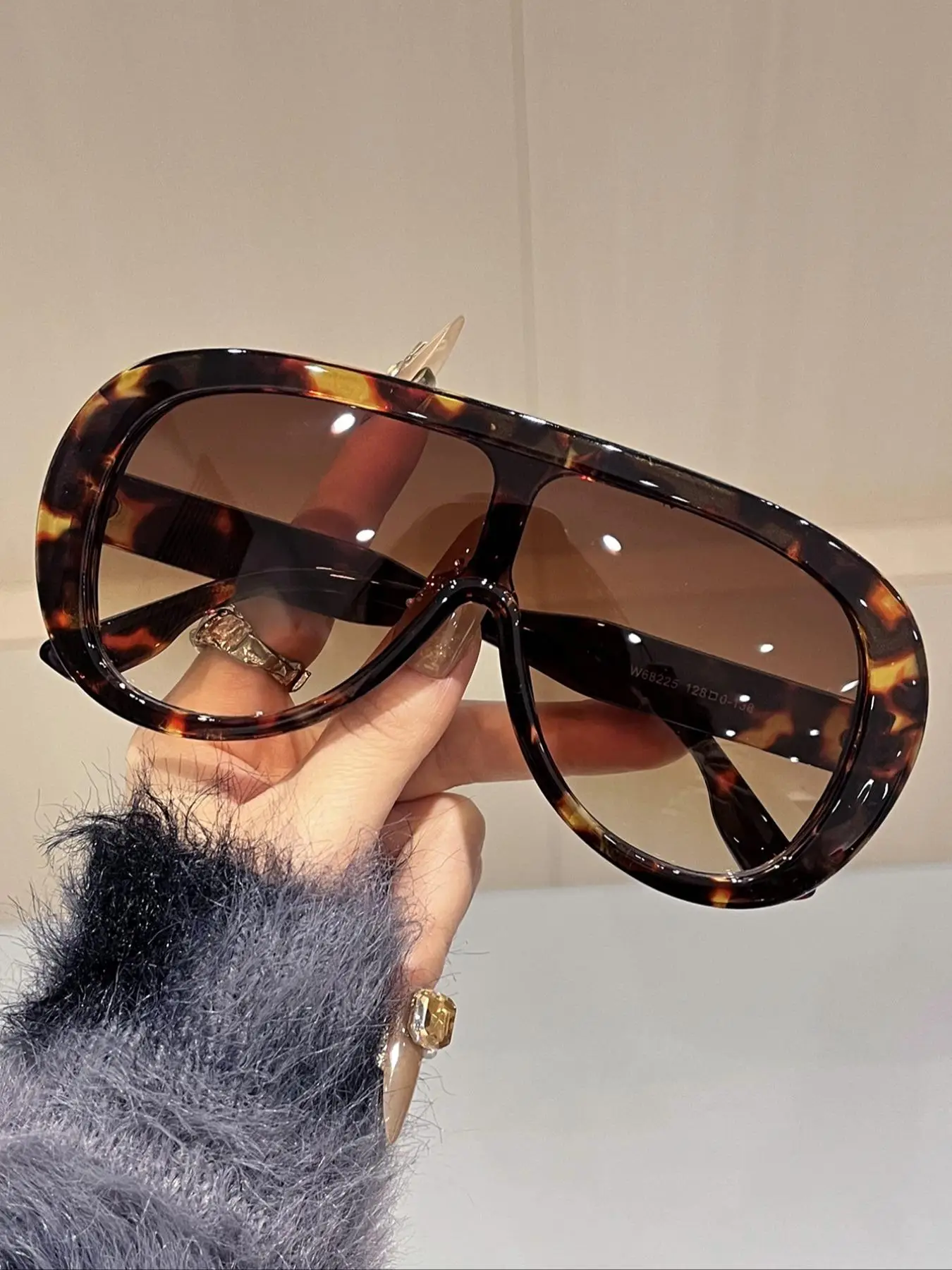 Unisex Vintage Tortoiseshell Sunglasses, Trendy Casual Sunglasses for Everyday Use, Fashion Accessories for Outdoor Activities