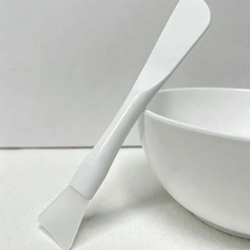 Dual-Ended Silicone Mask Brush & Scraper, 2-In-1 Tool for Applying & Removing Masks, Travel-Size, Convenient Beauty Essential, Facial Care Tools