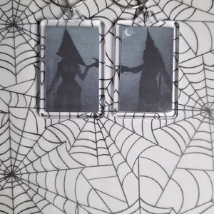 Goth Pyramid Couple Keychain - Durable Gothic Design for Key Organization & Unique Accessory for Goth Enthusiasts