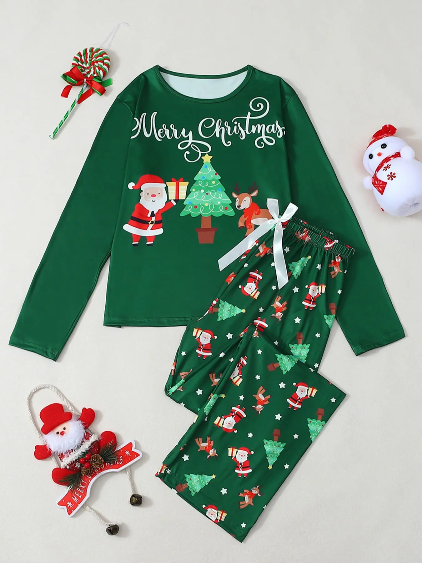 Women's Christmas Deer Print Pajama Set, Long Sleeve Round Neck, Soft Breathable Fabric, Casual Fitted Two-Piece Sleepwear
