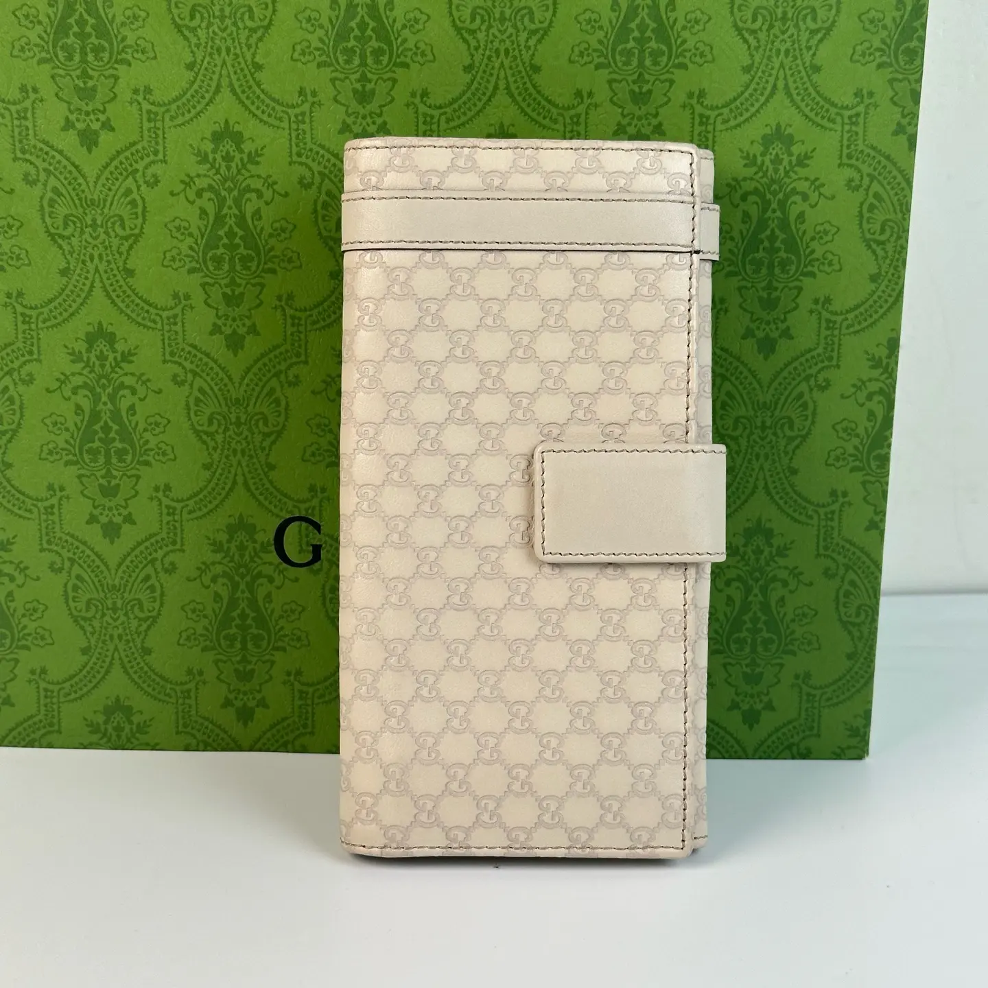 Pre-owned GUCCI White purse CC0195