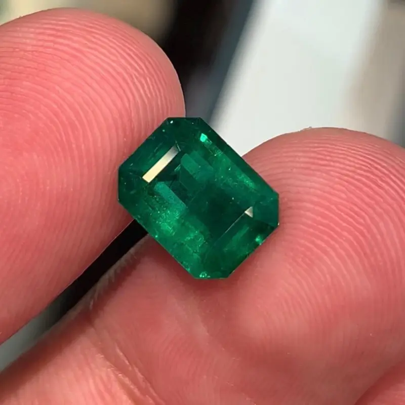 Zambian Emerald Gemstone - Vibrant Green, Classic Cut, Transparent Natural Beauty - Ideal for Jewelry Making, Collectors, Decorative Purposes, Gemstone Collections