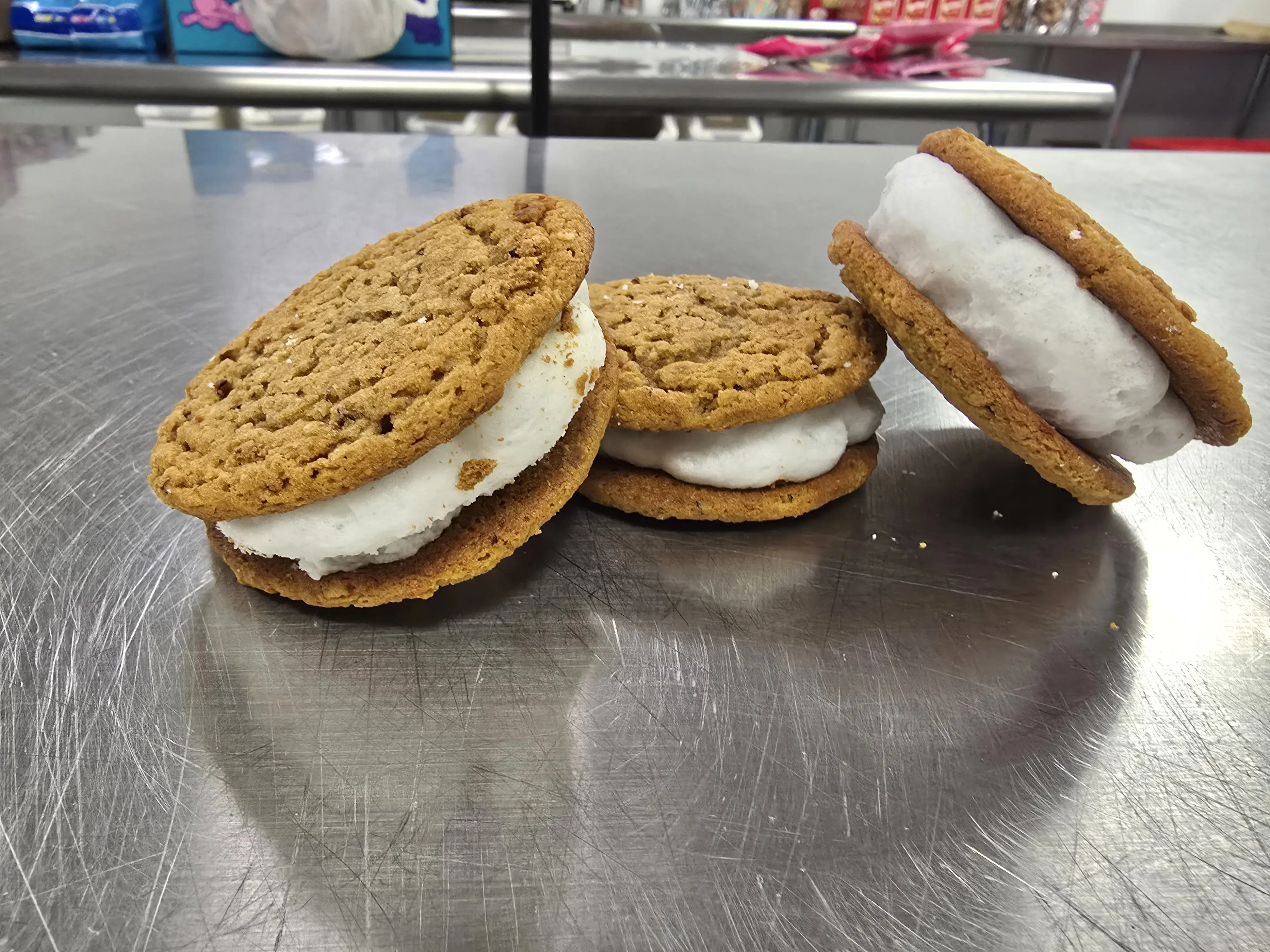 3 Kids Freeze Dried Oatmeal Cookies - 3 Crunchy Oatmeal Cookies with Fluffy Frosting - Resealable Treat for Kids and Friends - Sweet Snack - Strawberry Flavor