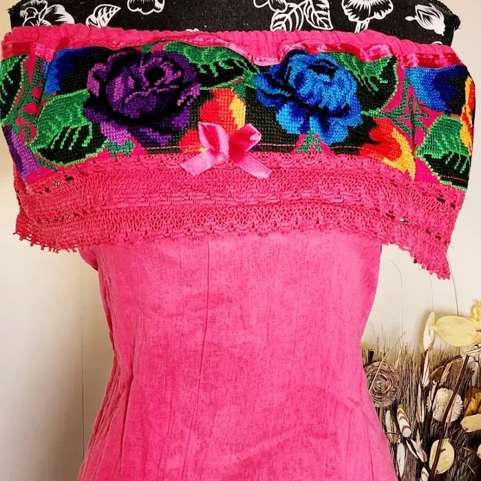 Beautiful Mexican traditional blouse. Blusa campesina punto de cruz, campesina blouse hand woven with flowers and lace blusa bordada mexicana artesanal. Birthday gift for her coquette mom handmade made in Mexico clothes.