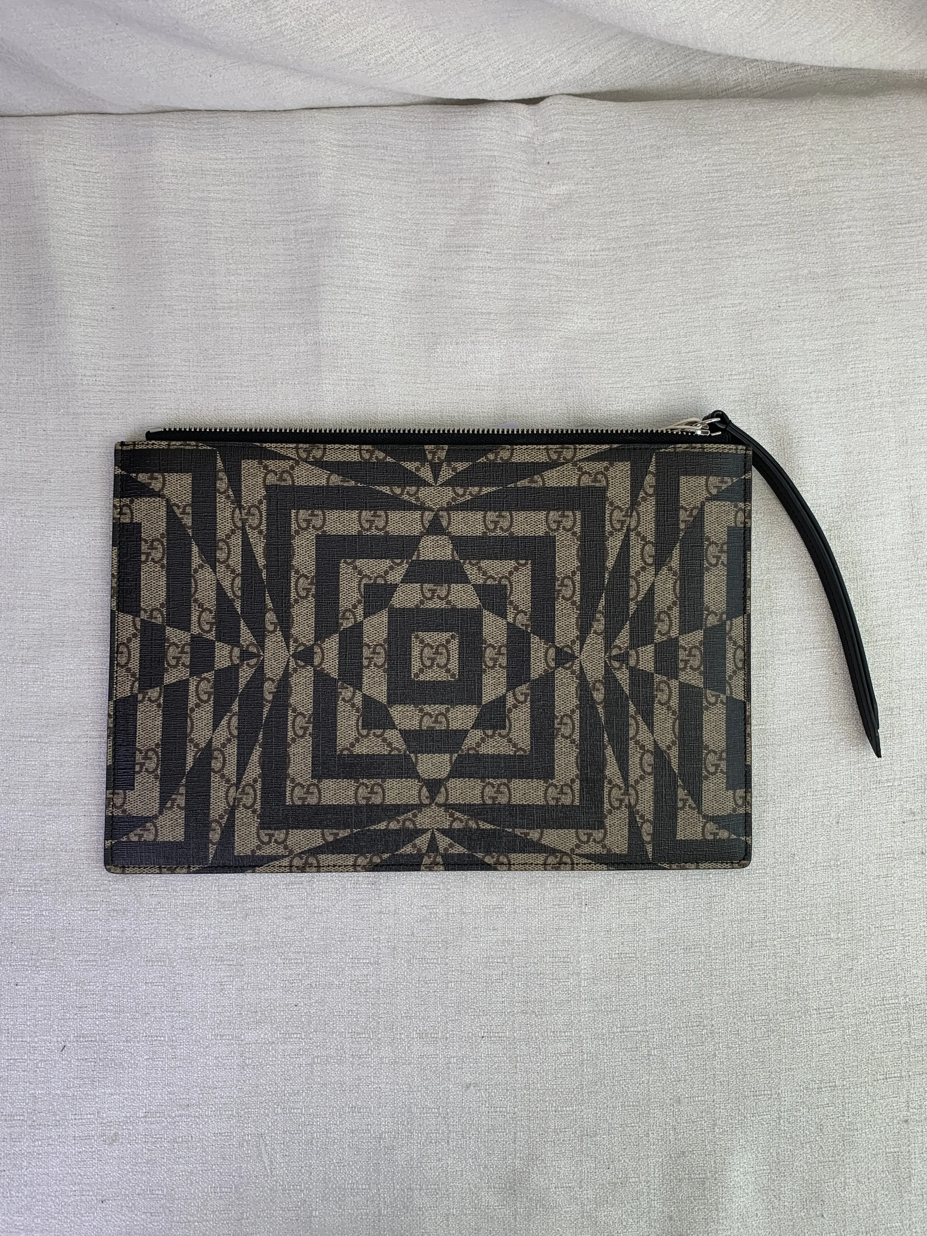 Pre-owned GUCCI GG Monogram Limited Geometric Print Zip Pouch/ee10627001/7001/men