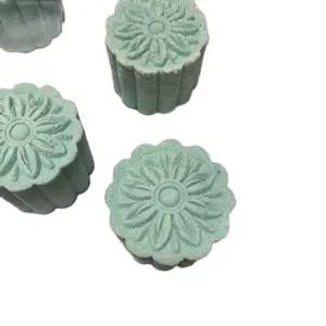 A Queens Garden Shower Steamers