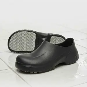 TEER wide-toe professional non-slip clogs - oil and water resistant, suitable for kitchens, restaurants, hospitals, laboratories, and nursing homes.