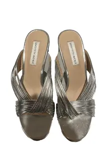 SAKS FIFTH AVENUE SILVER SHOE SIZE 5.5