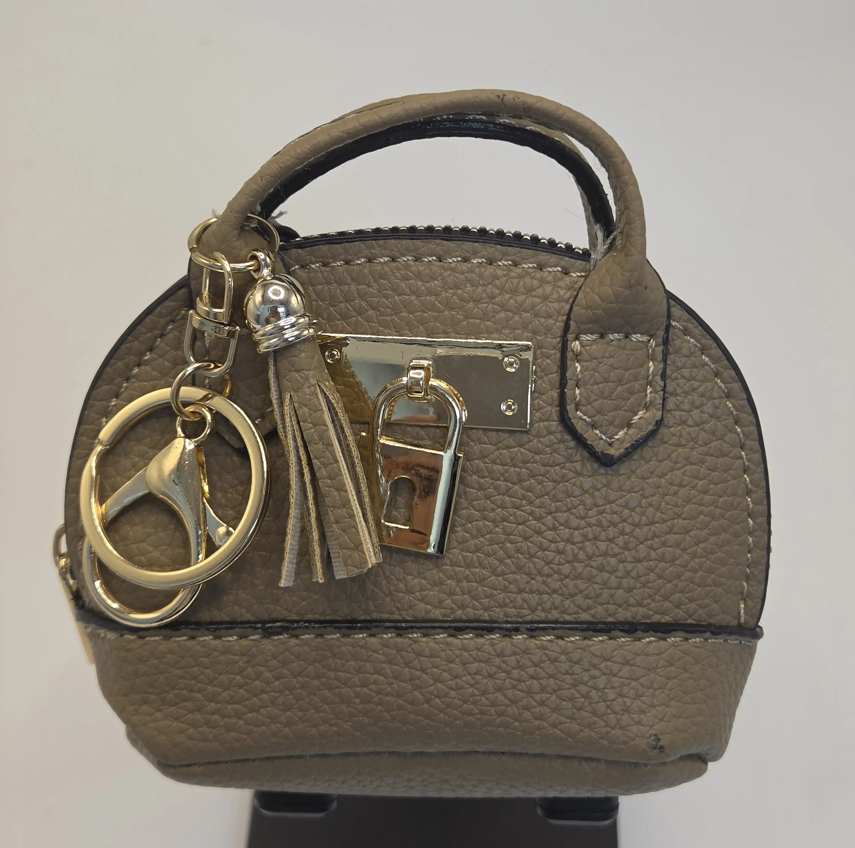 Khaki Mini Tote Bag Keychain - Multi-Functional Cute Coin Purse for Fashion Accessory Enthusiasts