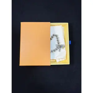 Popular minimalist aesthetic bracelet, fashionable and casual, adjustable size, stylish accessory, suitable for girls and women.