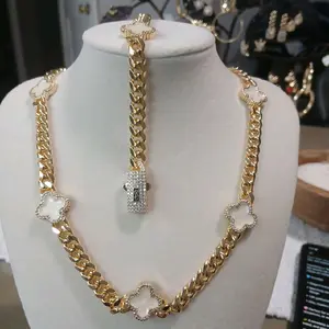 Yudy&Sussy 14k Gold Plated Bracelet & Necklace Set with Flower Details for Snack