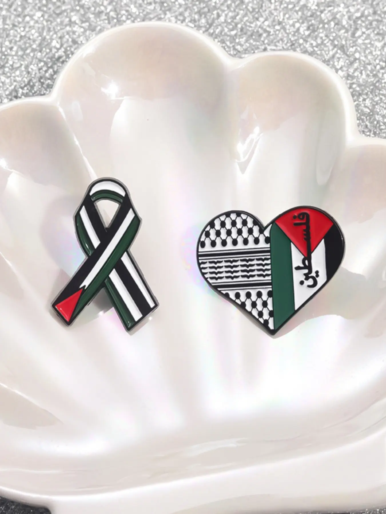 Heart Ribbon Brooch Pin, Fashion Alloy Badge for Daily Clothing Decoration, Elegant Birthday Gift, Versatile Trendy Accessory, Jewelry, Letter Brooch Pin, Fashion Lapel Pin