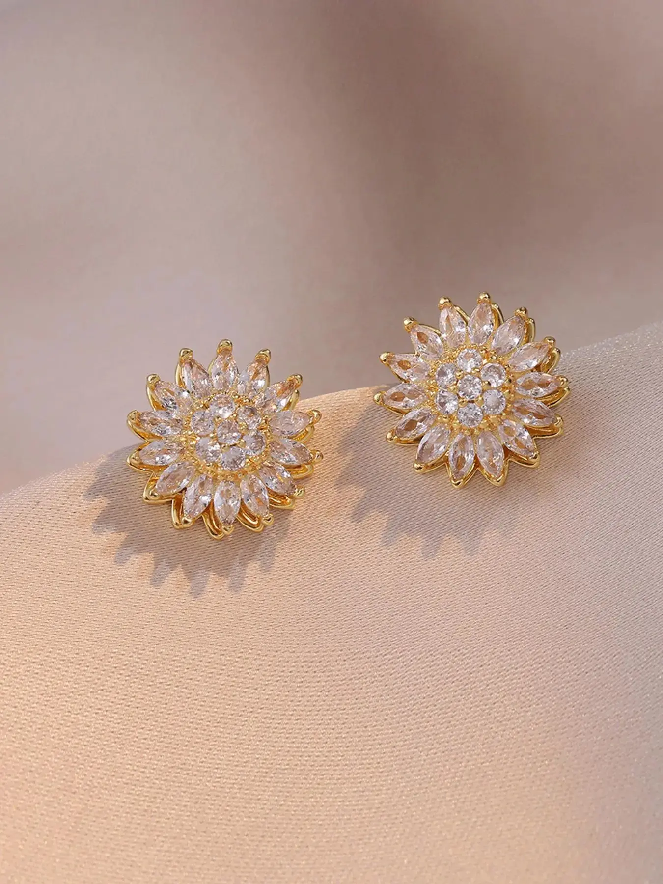Fashion Sunflower Design Stud Earrings, Creative Rotating Sunflower Sparkling Zirconia Earrings, Elegant Jewelry for Women, Trendy All-match & Exquisite Jewelry for Birthday Gift, High Quality Earrings