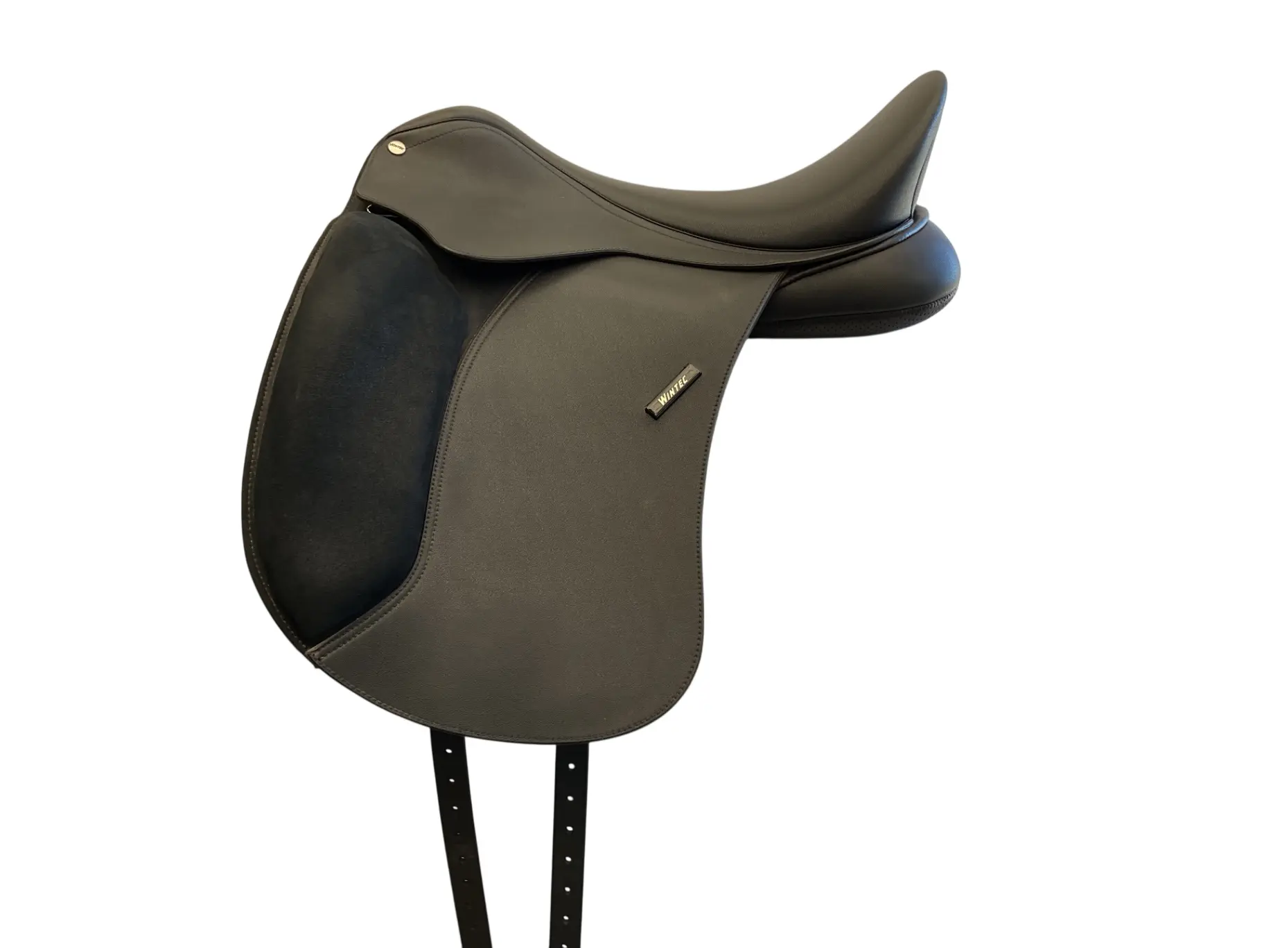 Wintec 500 Synthetic Dressage Saddle - 17.5in Black Equestrian Tack with Flocked Panels, Full Front Shoulder Gussets, Adjustable Webbing, Medium Tree, Seat Width, 2 1/4” Rear Standard Gussets, Synthetic Suede Knee Pads, Horse Riding Dressage