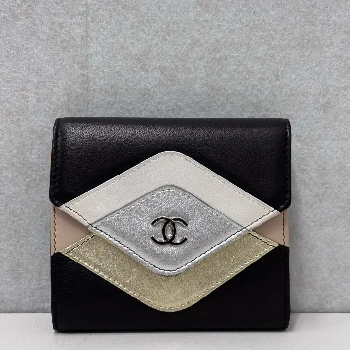 Pre-owned CHANEL leather Small Leather Goods Geometric Color Block Short Trifold Wallet S23 | 23786018