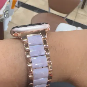 Exquisite resin watch band for 38mm, 40mm, 41mm, 42mm, 44mm, 45mm, 46mm and 49mm iWatch sizes. Stylish and lightweight iWatch SE Ultra series watch band with adjustment tool for SE Ultra 10-1 models Smart watch accessories (Watch case not included)