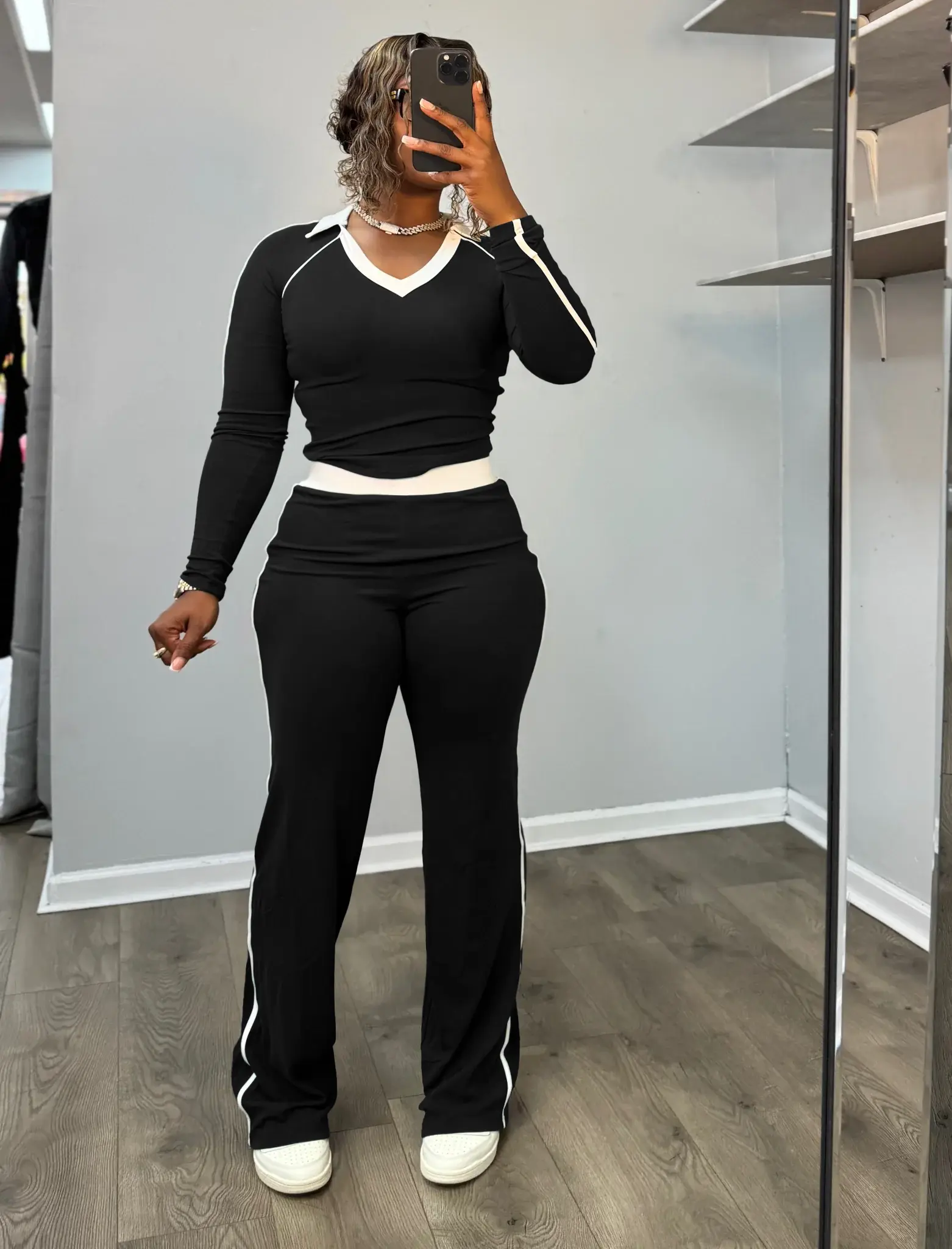 USBOUTIQUE CHIC Women's 2-Piece Sporty Set, White Trim V-Neck Collared Long Sleeve Top + High Waist Flare Leg Pants Casual Loungewear Co-Ord
