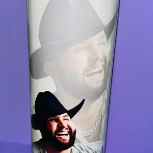 Tumbler perzonalizado de Carin Leon ,20 Oz