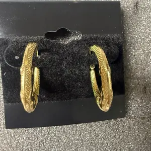 Argollas Caladas con el signo de Infinito Oro 10l Italiano Real size #1