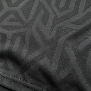 Men's T-shirt: quick-drying, comfortable, and breathable.