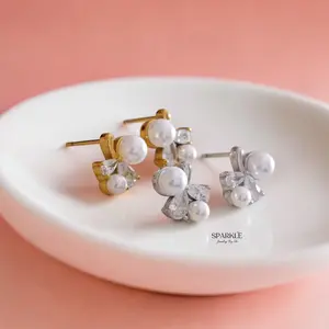 Amora Pearl Earrings