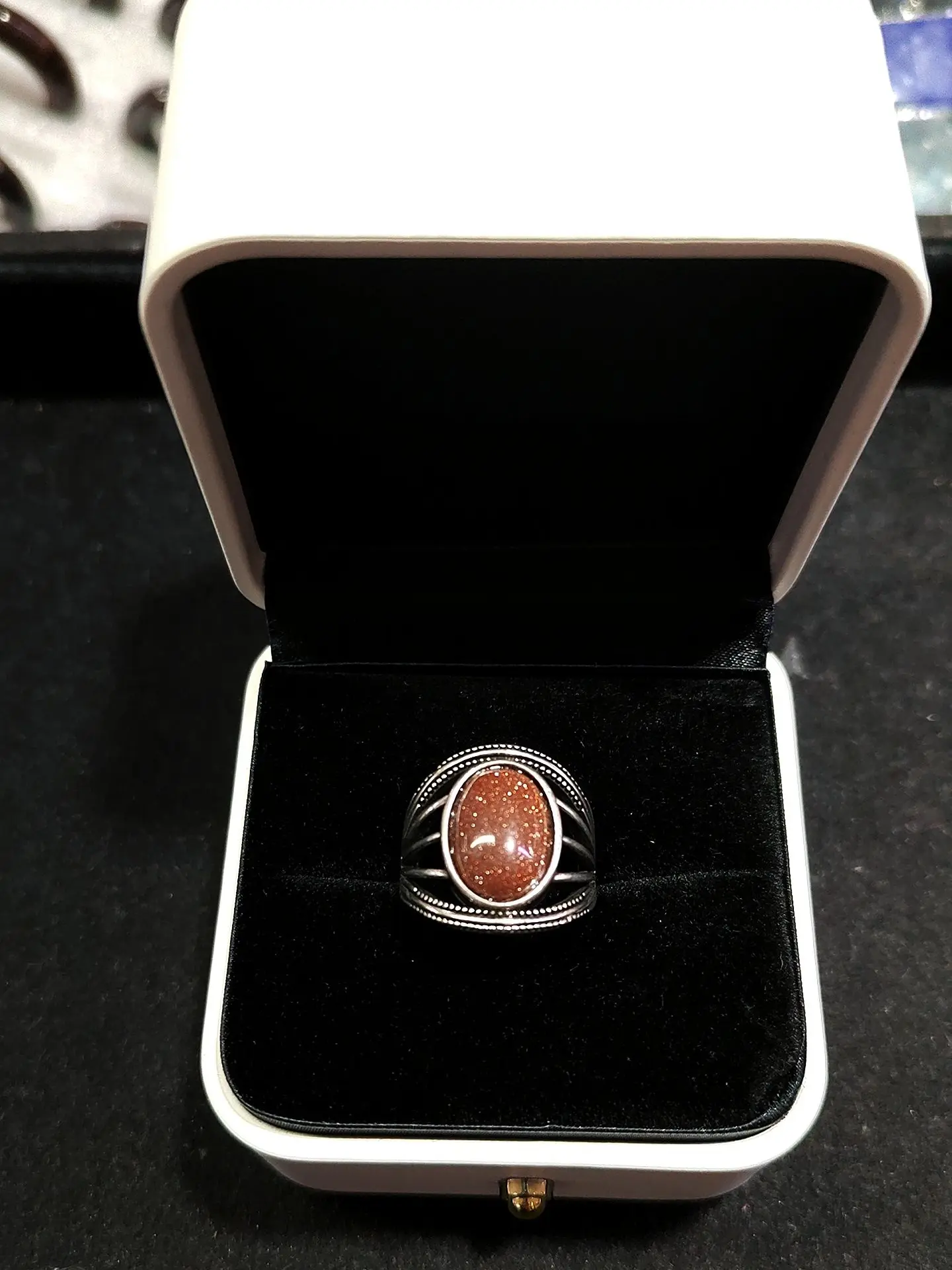 Raya(16587)gc.Natural sandstone vintage style ring