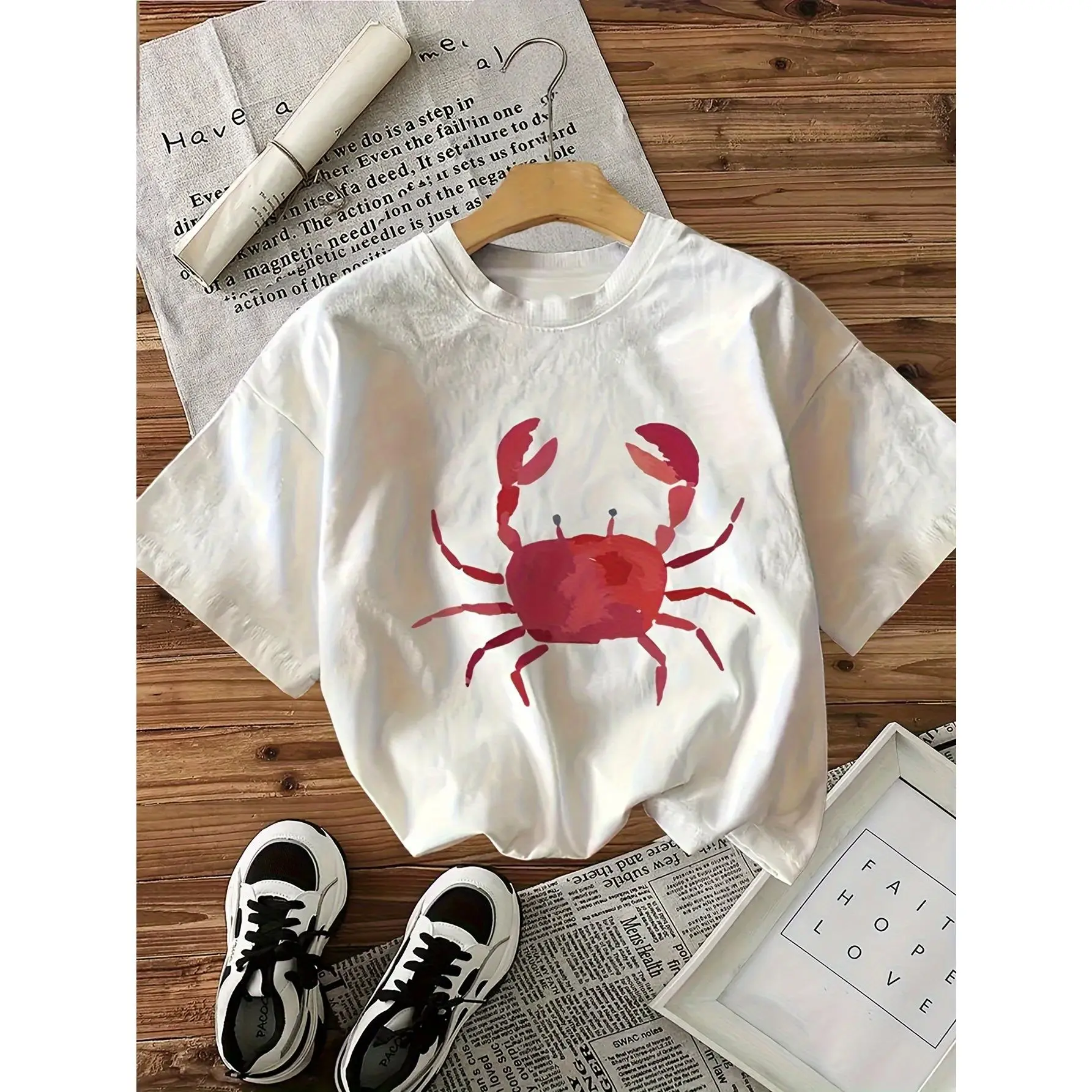 Women's Red Crab Print T-Shirt - Breathable Loose Fit Short Sleeve Round Neck Top with Tropical Crab Pattern, Beachwear Casual Summer Blouse for Crab Lovers & Seafood Enthusiasts