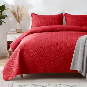 Soft Oversized King Bedding Set, Lightweight Red Bedspread Cal King Size with Pattern, Reversible 3-Piece Coverlet with 2 Pillow Shames for All