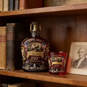 2026 Usa 250th Anniversary Whiskey Decanter with Glasses, Collectible Patriotic Barware, Limited Edition Drinkware Gift Set, Whiskey Decanter Sets