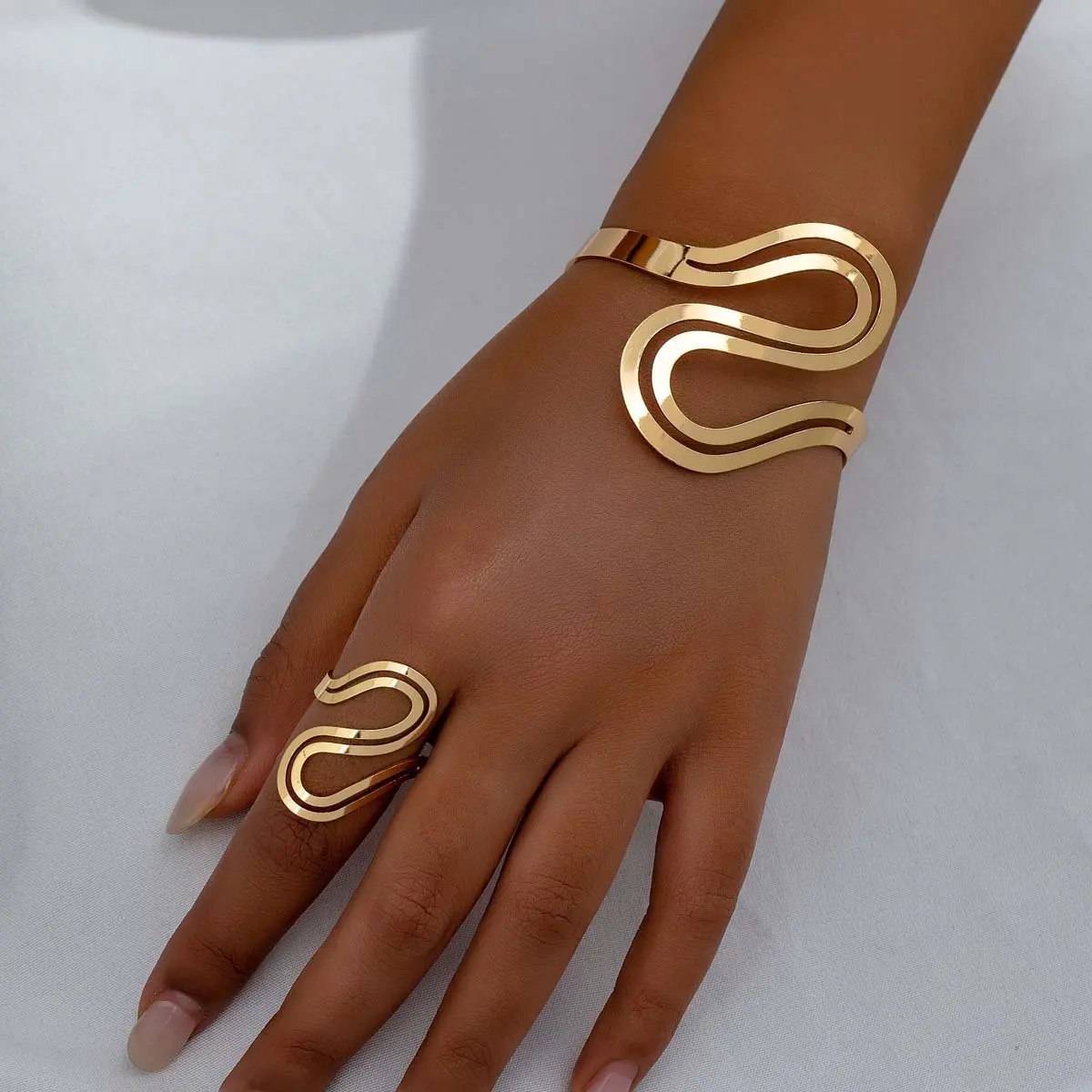 Snake Jewelry Set for Women, 2-Piece Minimalist Golden Ring and Bracelet with Artificial Gemstone, Adjustable for Daily Wear, Fashion, 2 Pcs Set, Gold Plated, Everyday, Adjustable Fit, 2-Piece Golden Ring And Bracelet