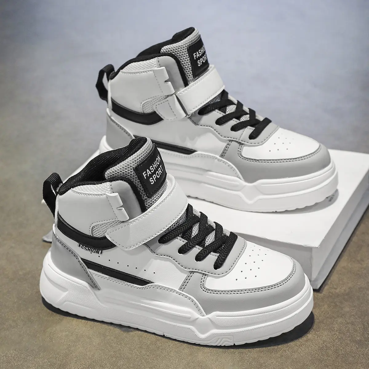 Children’s high-top skate shoes with hook-and-loop closure for easy on/off; versatile casual sneakers for boys and girls with soft cushioning and shock absorption—ideal for everyday wear at school.