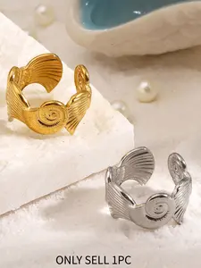 Sleek Minimal Coastal Open Band, Timeless Sea Conch Detail, Perfect for Beach, Versatile and Stylish Accessory