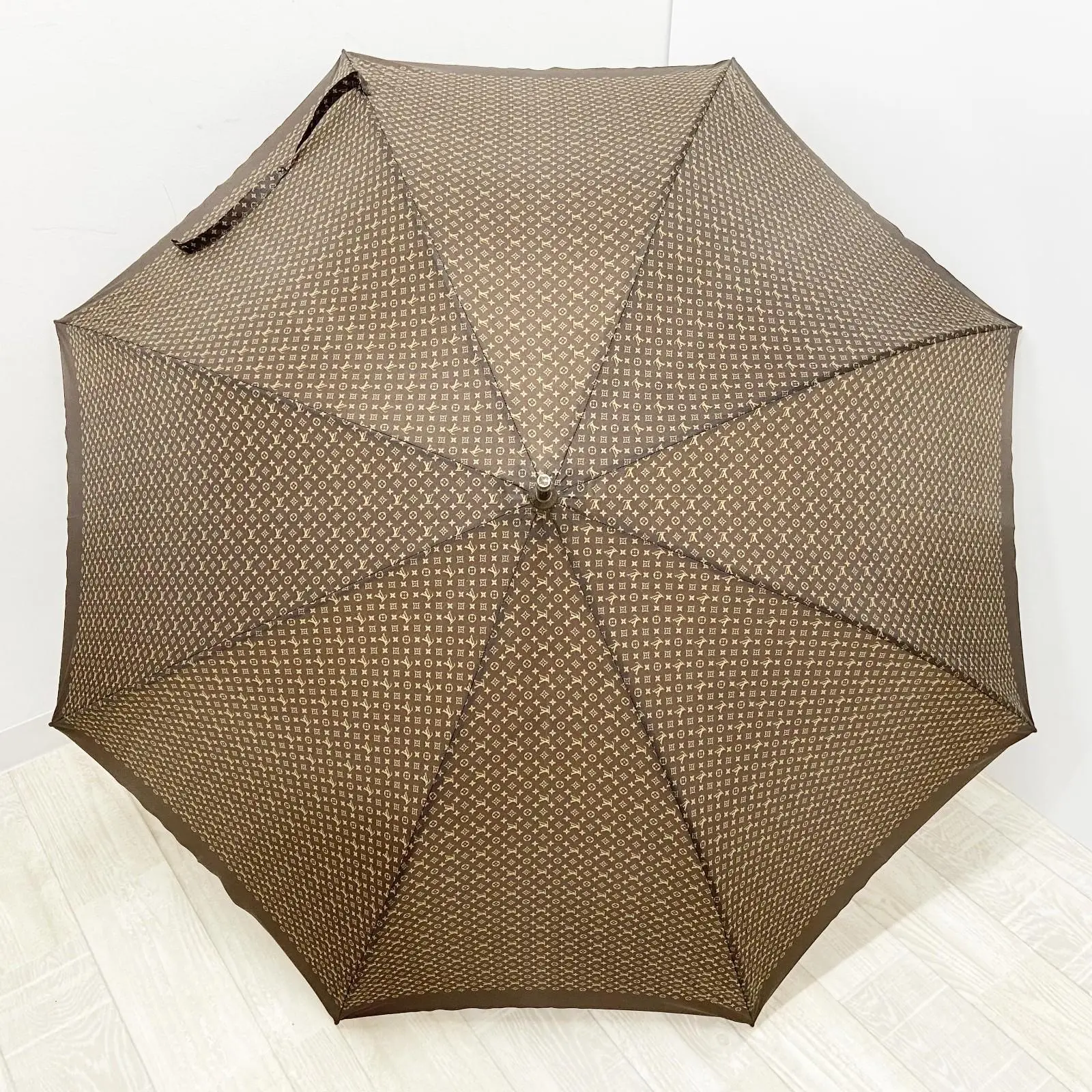 Pre-owned Louis Vuitton As Seen On Screen As Seen On Screen M192 Monogram Umbrella Brown Parapluie Simple $1080