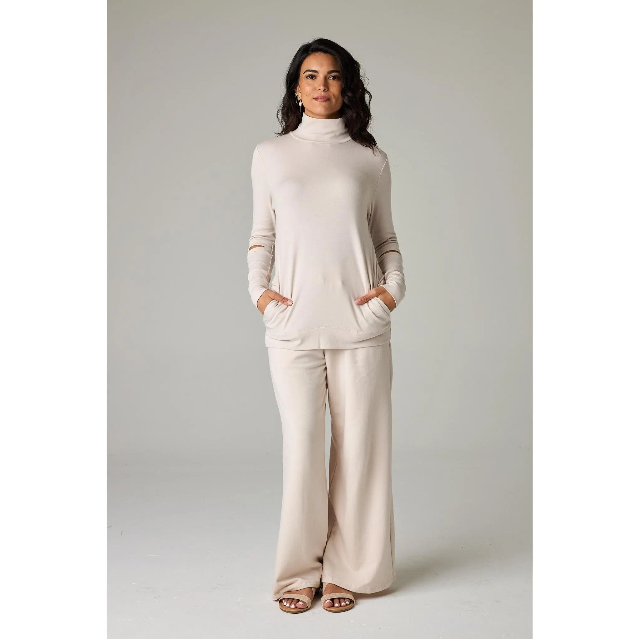 EAVOLU Acadia Split-Sleeve Women’s Top – Sustainable Eco-Friendly Unique Sleeve, Casual Elegant  Long Sleeves Womenswear Minimalist Pockets Soft
