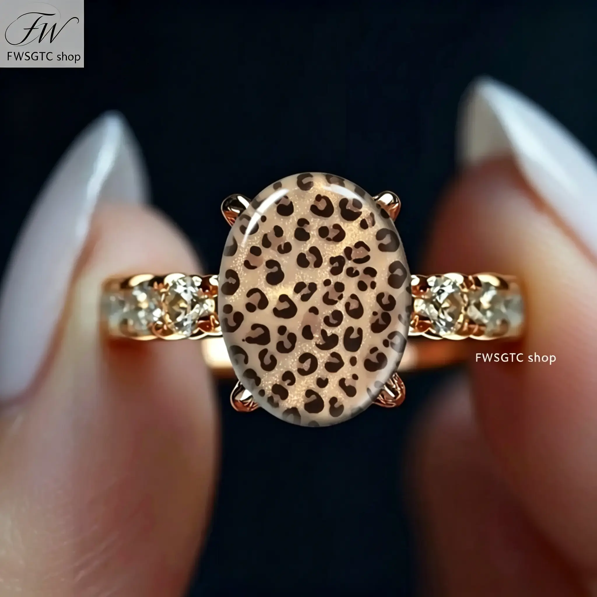 Vintage Western Cowgirl Stackable Oval Ring, Light Glitter Leopard Animal Print Design With Gilded Rhinestone Encrusted Band, Maillard Warm Tone Retro Jewelry Ideal For Country Music Festivals, Stylish Outfit Layering And Daily Trendy Hot Girl Matching
