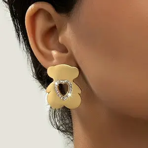 Exquisite, cute, and sweet bear-shaped diamond-encrusted heart hollow earrings, stylish and versatile for casual wear