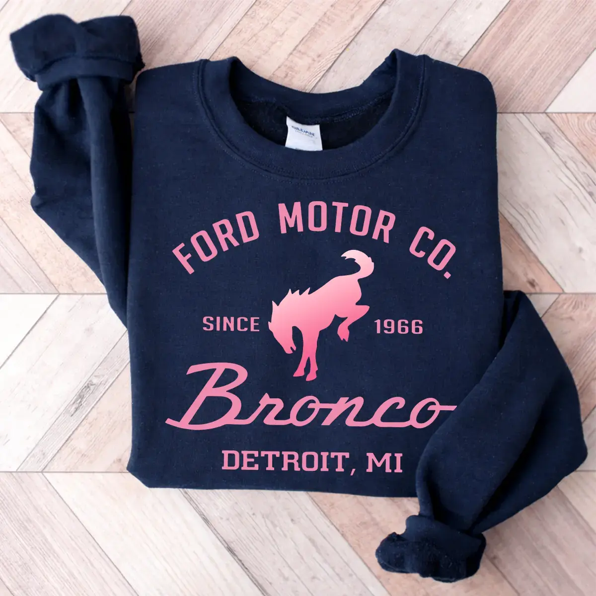 Vintage Ford Motor Bronco Pink Sweatshirt, Hoodie, T-shirt Women's Vintage Bronco Truck Graphic Crewneck Classic Car Lover Gift for Her Aesthetic Oversized Top Pink Ford Bronco Design