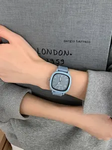 New Fashion Korean Style College Wind Watch for Women, High Aesthetic Square Quartz Watch, Junior High School Student Wristwatch, Trendy Watch