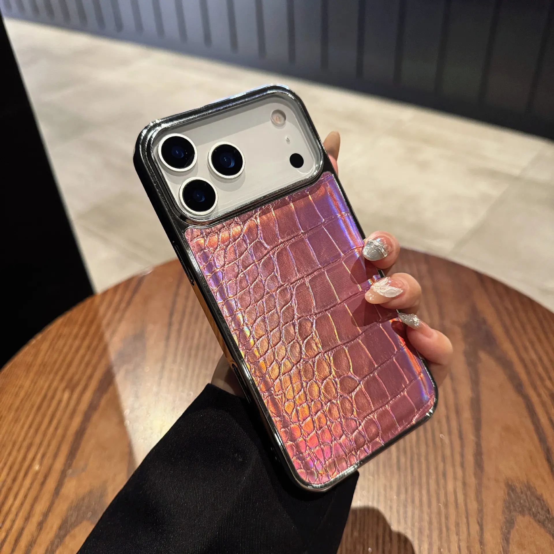 Iridescent Electroplated crocodilePattern Case Suitable for iPhone17, iPhone 16 Pro Max, Vegen Crocodile Leather, high-end feel, anti-drop protective cover Iridescent Electroplated crocodilePattern Case Suitable for iPhone17, iPhone 16 Pro Max, Vegen Crocodile Leather, high-end feel, anti-drop protective cover