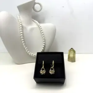 Pre-owned Chanel 22B Small Champagne Gold Heart Hoop Earrings 0513GIA