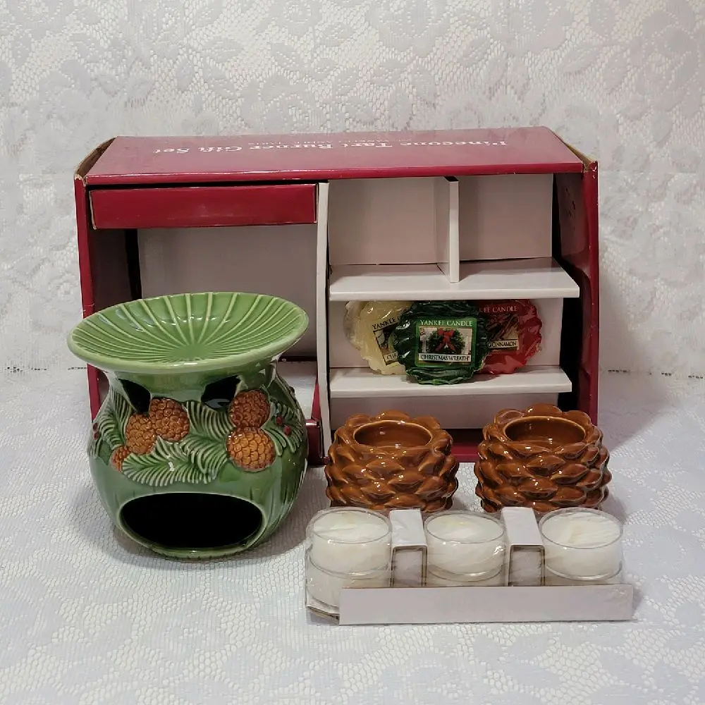 Vintage Rare Find Pinecone Tart Burner Gift Set with YANKEE CANDLE TARTS Tealight Candles & Holders