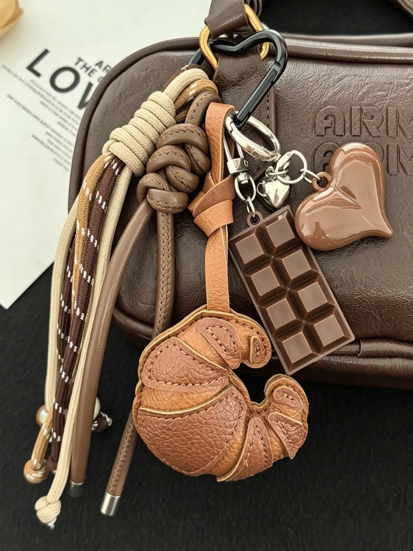 Miu Style Leather Bag Hanger, Cute Croissant Chocolate Pu Leather Keychain for Purse, Bohemian Heart Pendant, Perfect for Daily Use, Women's Fashion Accessory