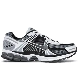 Nike Zoom Vomero 5 SE SP Dark Grey Black White Men’s Running Shoes Premium Mesh Suede Overlays Reflective Details Cushlon Midsole Zoom Air Cushioning Breathable Lightweight Retro Runner Sneakers Low-Top Performance Lifestyle Shoes Limited Edition