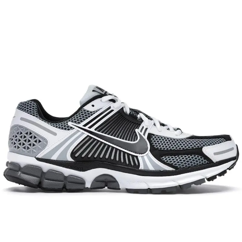 Nike Zoom Vomero 5 SE SP Dark Grey Black White Men’s Running Shoes Premium Mesh Suede Overlays Reflective Details Cushlon Midsole Zoom Air Cushioning Breathable Lightweight Retro Runner Sneakers Low-Top Performance Lifestyle Shoes Limited Edition