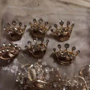 gold crown pins