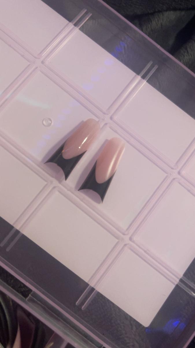 Item: Black French Tip Medium  Duck Nail