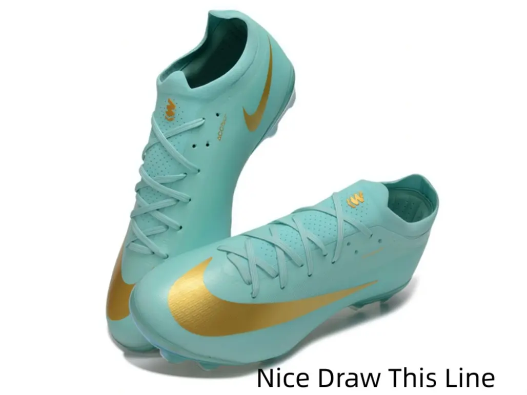 Mint condition!  This colorway is absolutely refreshing on the pitch. Who's rocking these?
