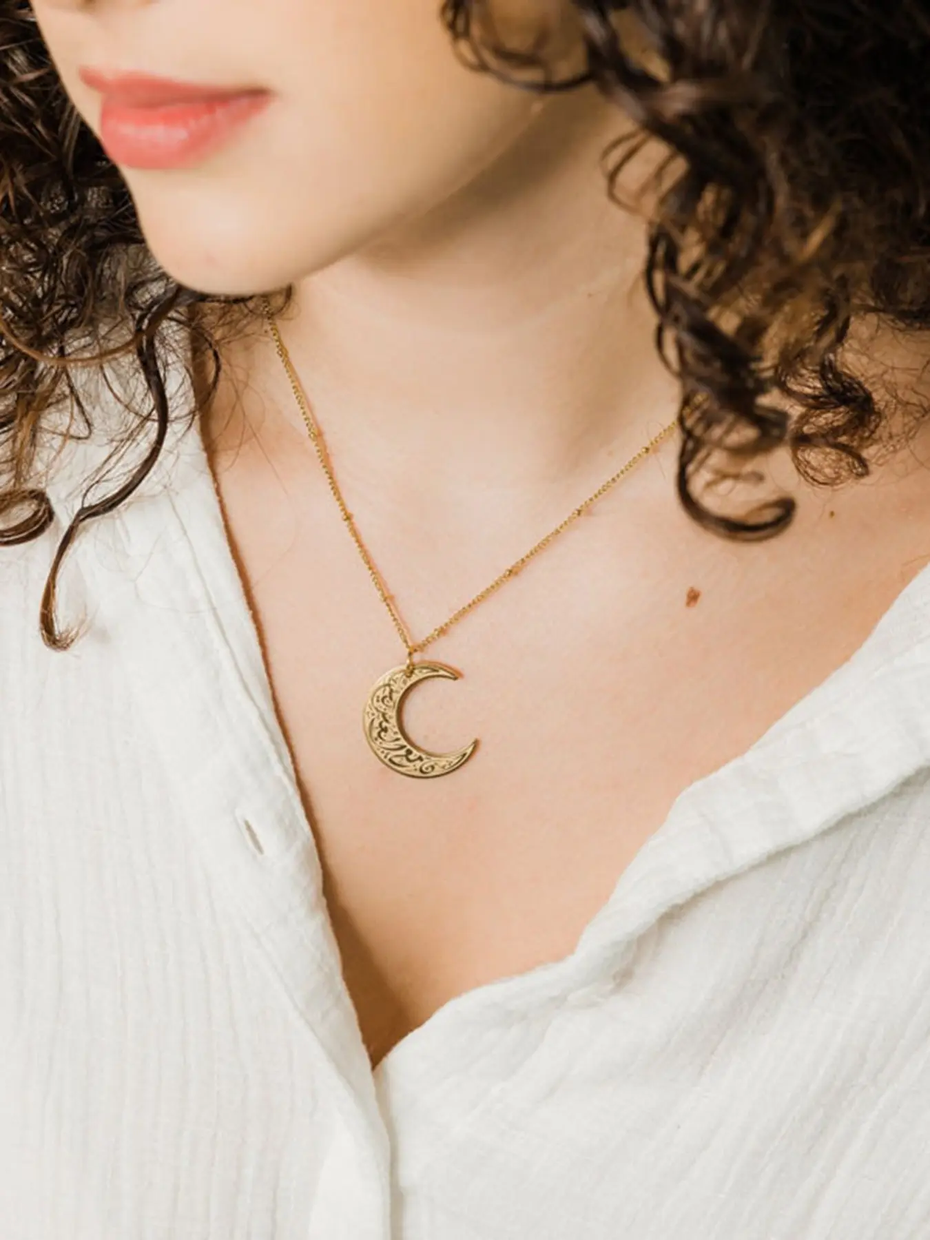 Unisex Stainless Steel Moon Pendant Necklace, Arabic Inscription, Casual Daily Accessory, Random Chain Beads, All Seasons Gift